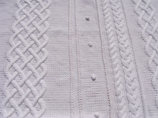 Couverture bébé, tricot irlandais, 100% coton. fait main, pièce unique, création originale la Malle au Coton