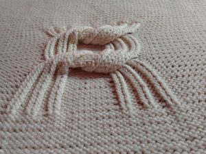 Couverture bébé coton bio. Motif double nœud. Confection artisanale, fait main, pièce unique, création originale La Malle au Coton