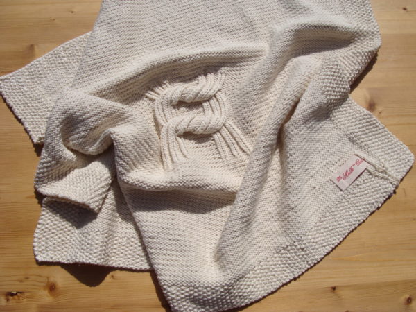 Couverture bébé coton bio. Motif double en relief nœud. Confection artisanale, fait main, pièce unique, création originale La Malle au Coton