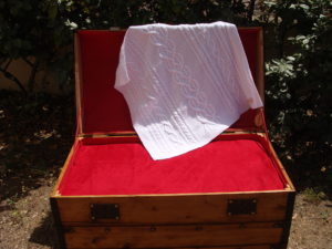Carré naissance, tricot irlandais, 100% coton. fait main, pièce unique, création originale la Malle au Coton. H1