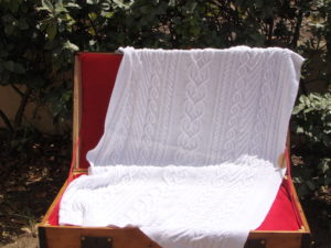 Etole femme, tricot irlandais fait main 100% coton. Pièce unique, création originale La Malle au Coton. Carré naissance assorti vendu séparément. I1