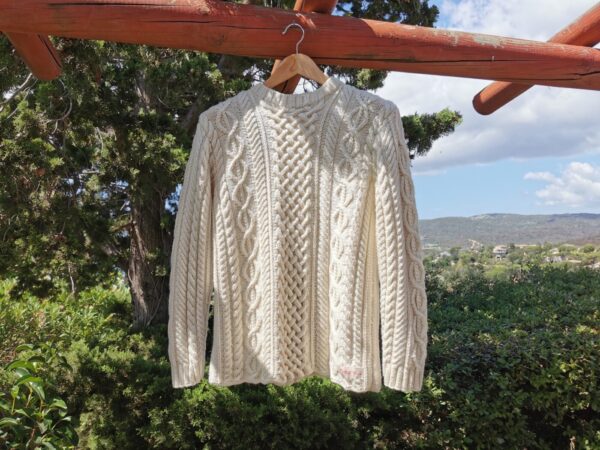 Pull cachemire sur cintre