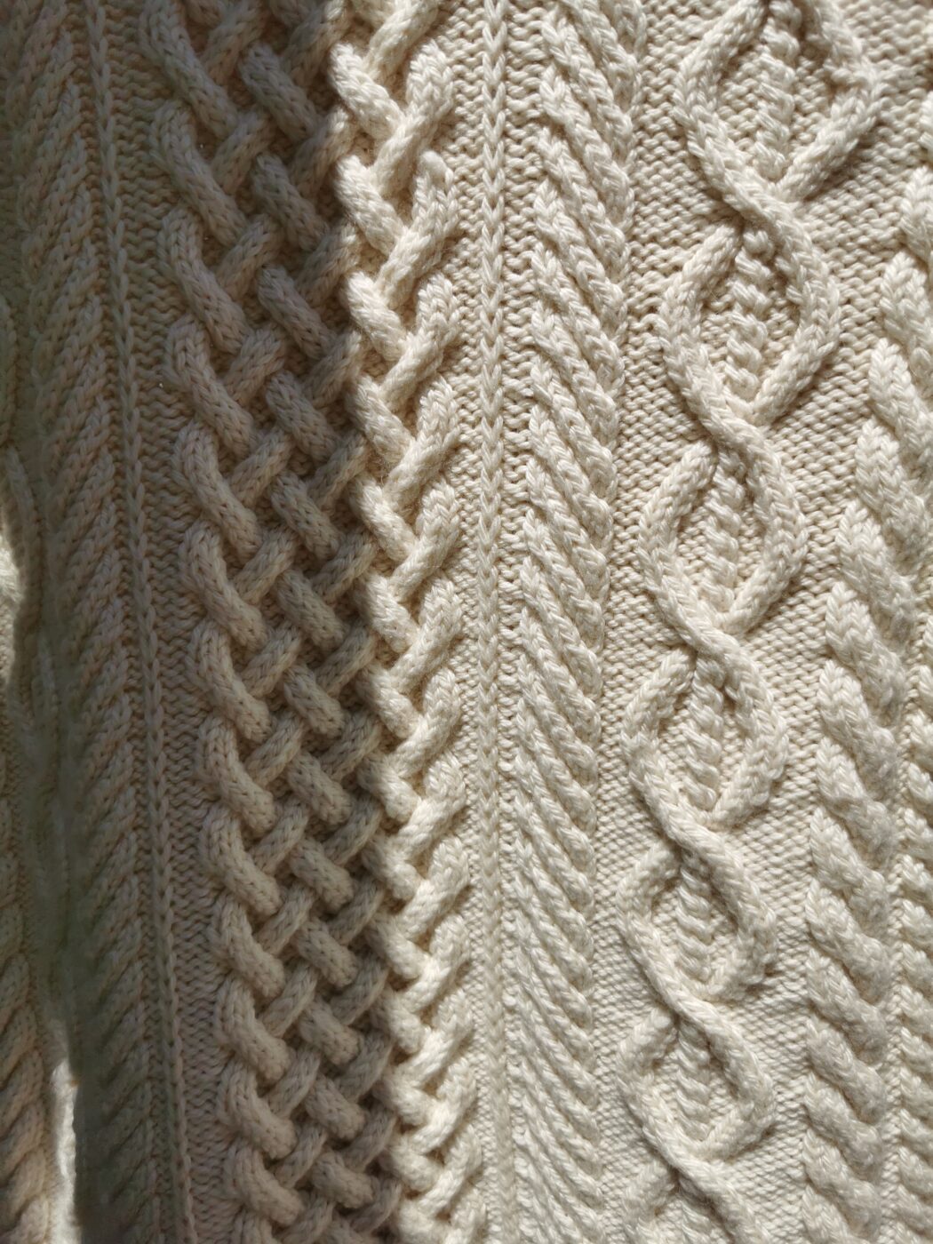 Plan rapproché sur les torsades pull cachemire