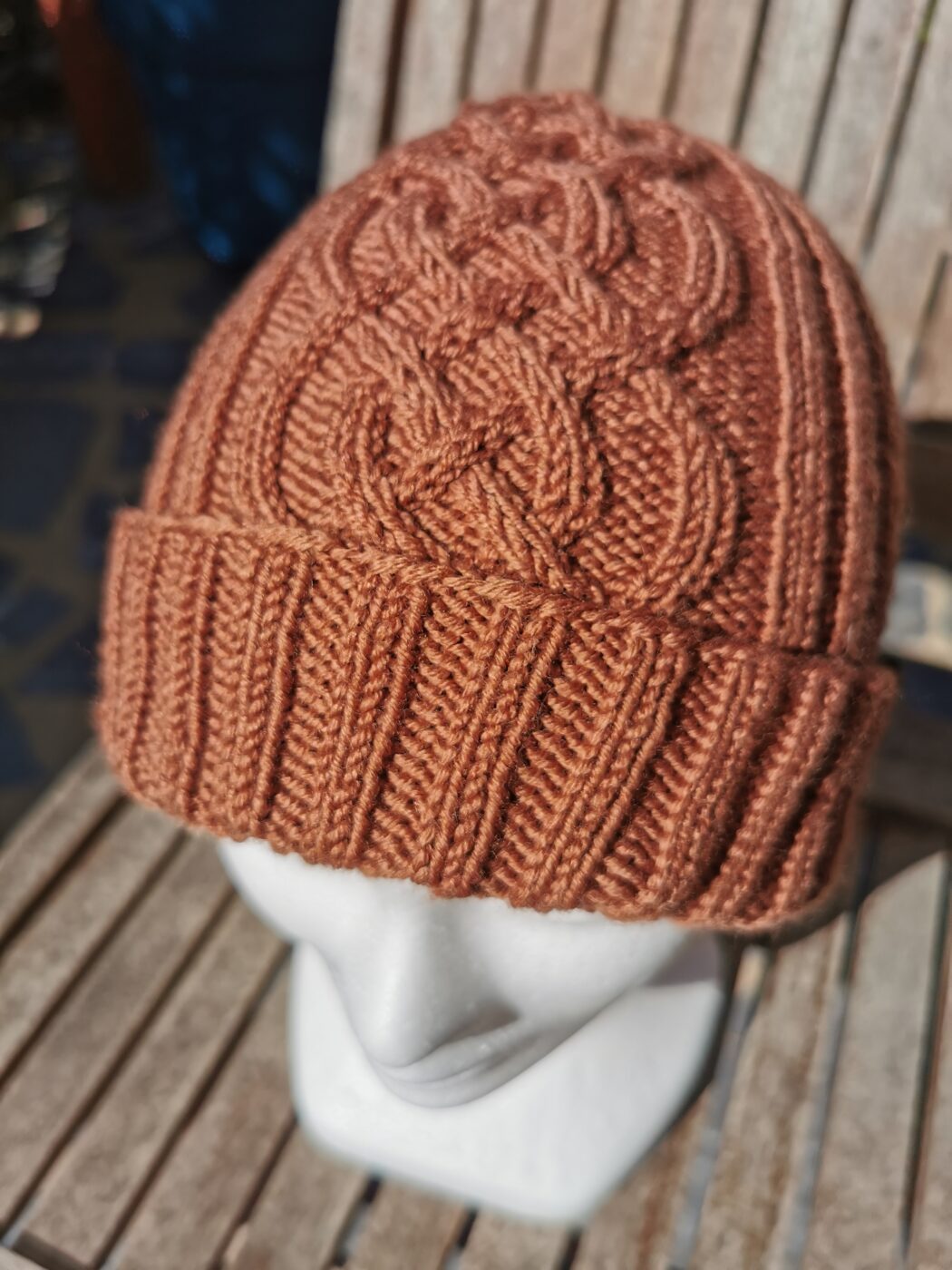 Bonnet sur tête de femme
