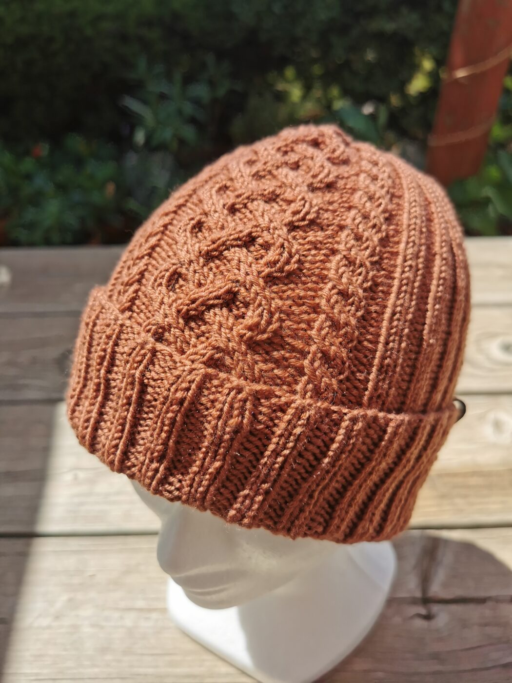 Bonnet sur tête de femme au soleil